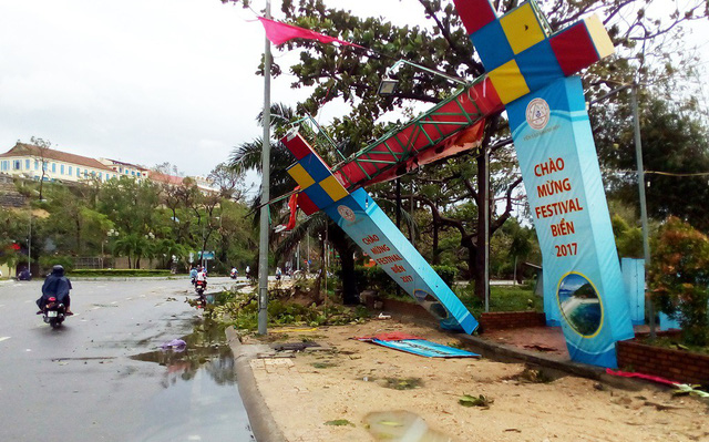 Dân vùng rốn bão không ngờ Con Voi quá khủng khiếp!